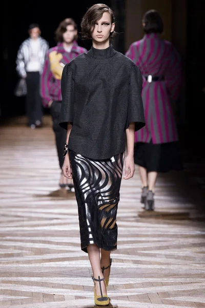 Look 3